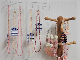 ビーズ製品（ネックレス、ブレスレット）